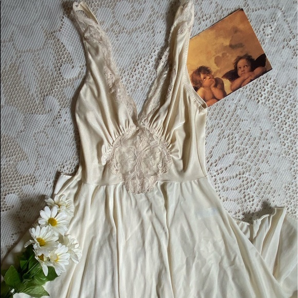 Vintage Other - Vintage sexy ivory nightgown🕊